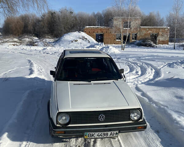 Белый Фольксваген Гольф, объемом двигателя 1.59 л и пробегом 250 тыс. км за 1999 $, фото 1 на Automoto.ua