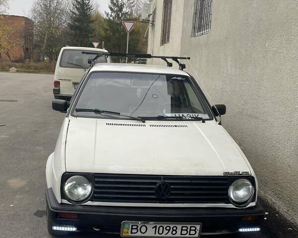 Белый Фольксваген Гольф, объемом двигателя 1.59 л и пробегом 300 тыс. км за 1500 $, фото 1 на Automoto.ua