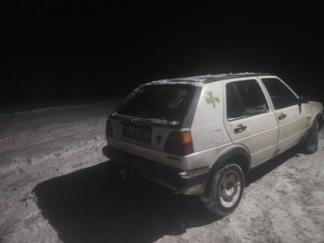 Белый Фольксваген Гольф, объемом двигателя 1.6 л и пробегом 300 тыс. км за 697 $, фото 1 на Automoto.ua