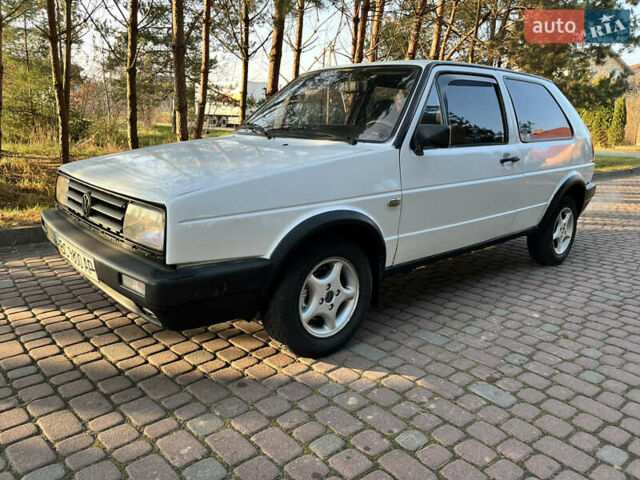 Білий Фольксваген Гольф, об'ємом двигуна 1.27 л та пробігом 250 тис. км за 1200 $, фото 1 на Automoto.ua