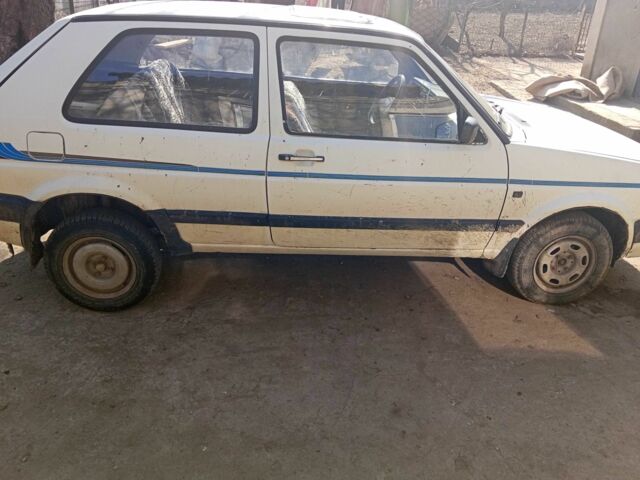 Белый Фольксваген Гольф, объемом двигателя 1.6 л и пробегом 3 тыс. км за 700 $, фото 1 на Automoto.ua