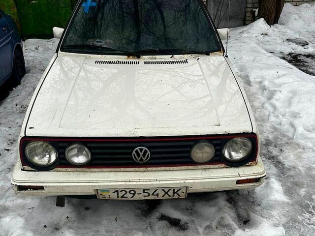 Білий Фольксваген Гольф, об'ємом двигуна 1.3 л та пробігом 200 тис. км за 500 $, фото 1 на Automoto.ua