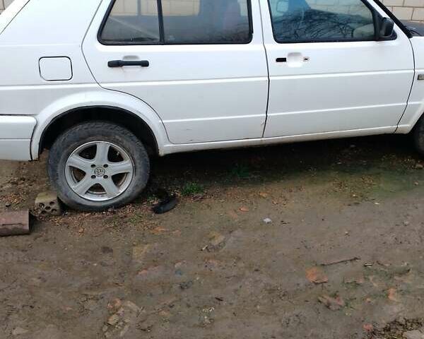 Белый Фольксваген Гольф, объемом двигателя 1.6 л и пробегом 180 тыс. км за 850 $, фото 1 на Automoto.ua