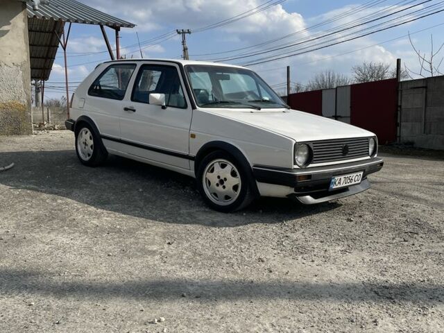 Белый Фольксваген Гольф, объемом двигателя 1.8 л и пробегом 150 тыс. км за 2501 $, фото 1 на Automoto.ua