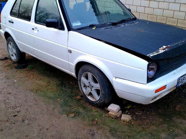 Белый Фольксваген Гольф, объемом двигателя 1.6 л и пробегом 0 тыс. км за 750 $, фото 1 на Automoto.ua