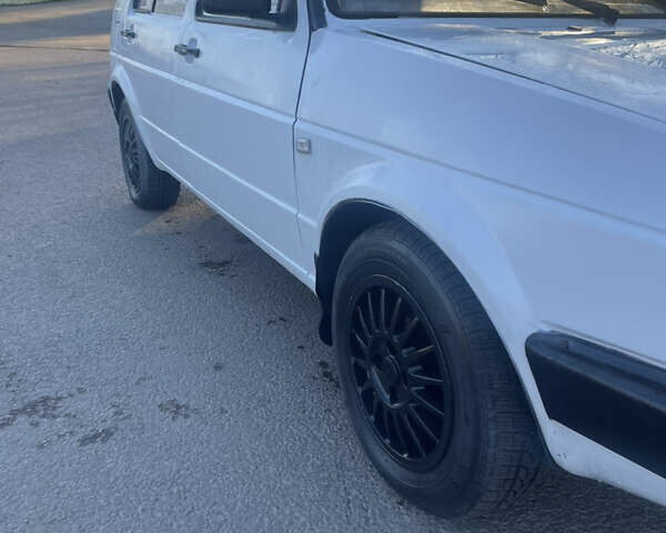 Білий Фольксваген Гольф, об'ємом двигуна 1.8 л та пробігом 400 тис. км за 750 $, фото 1 на Automoto.ua