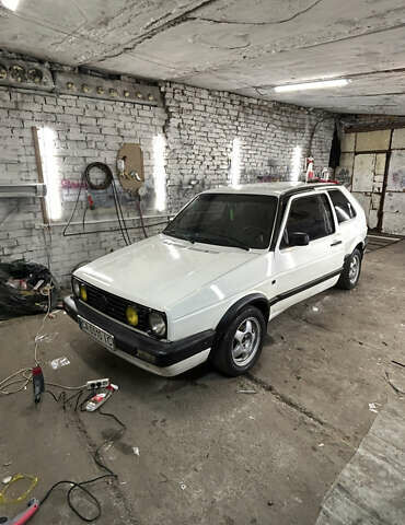 Белый Фольксваген Гольф, объемом двигателя 1.3 л и пробегом 325 тыс. км за 1300 $, фото 1 на Automoto.ua