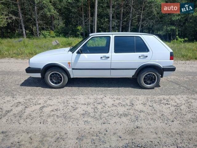 Белый Фольксваген Гольф, объемом двигателя 1.8 л и пробегом 100 тыс. км за 4200 $, фото 1 на Automoto.ua