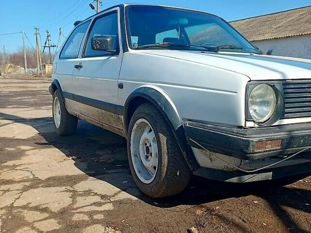 Белый Фольксваген Гольф, объемом двигателя 1.8 л и пробегом 85 тыс. км за 1000 $, фото 1 на Automoto.ua