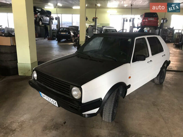 Белый Фольксваген Гольф, объемом двигателя 1.8 л и пробегом 220 тыс. км за 2000 $, фото 1 на Automoto.ua