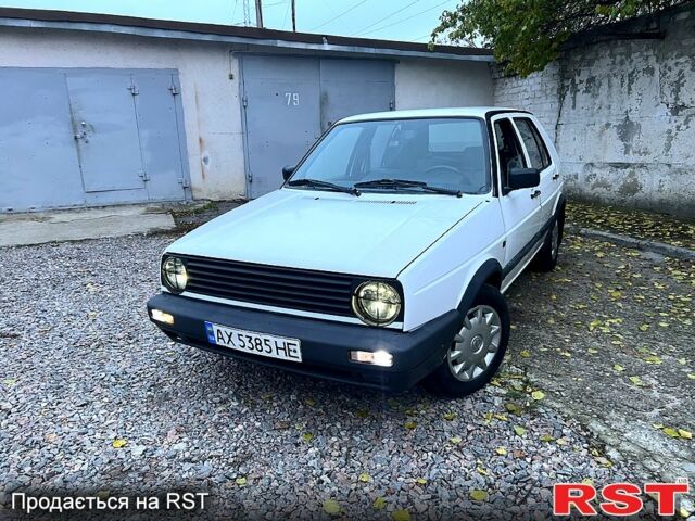 Белый Фольксваген Гольф, объемом двигателя 1.6 л и пробегом 300 тыс. км за 1050 $, фото 1 на Automoto.ua