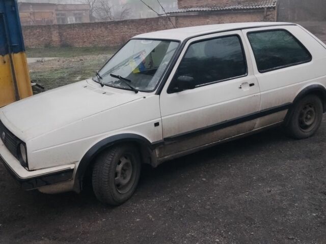 Белый Фольксваген Гольф, объемом двигателя 1 л и пробегом 350 тыс. км за 800 $, фото 1 на Automoto.ua