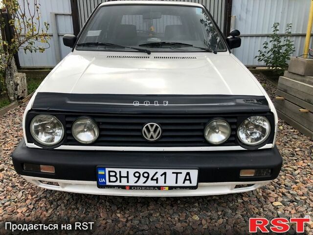 Белый Фольксваген Гольф, объемом двигателя 1.6 л и пробегом 299 тыс. км за 2750 $, фото 1 на Automoto.ua