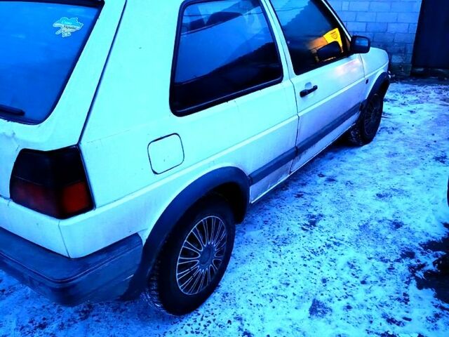 Белый Фольксваген Гольф, объемом двигателя 1.6 л и пробегом 350 тыс. км за 1000 $, фото 1 на Automoto.ua