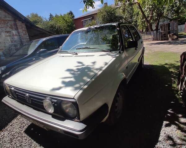 Білий Фольксваген Гольф, об'ємом двигуна 1.6 л та пробігом 250 тис. км за 1300 $, фото 1 на Automoto.ua