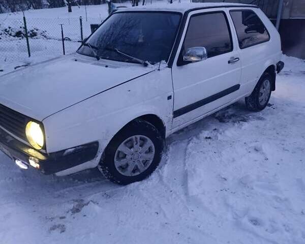 Білий Фольксваген Гольф, об'ємом двигуна 1.27 л та пробігом 250 тис. км за 850 $, фото 1 на Automoto.ua