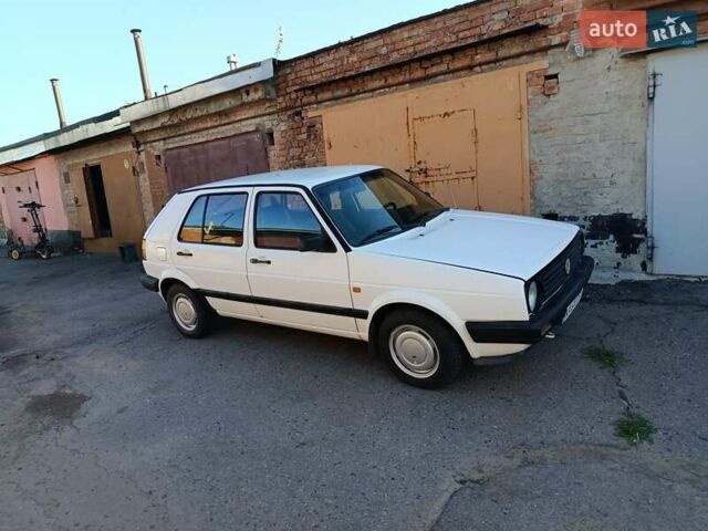 Белый Фольксваген Гольф, объемом двигателя 1.3 л и пробегом 237 тыс. км за 2000 $, фото 1 на Automoto.ua