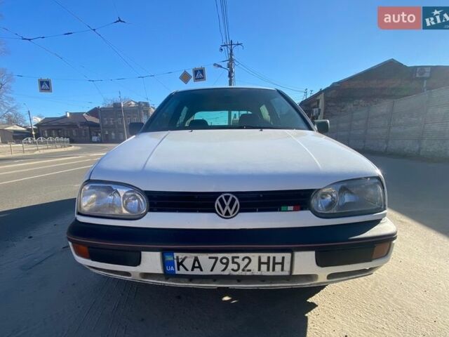 Білий Фольксваген Гольф, об'ємом двигуна 1.4 л та пробігом 220 тис. км за 2500 $, фото 1 на Automoto.ua