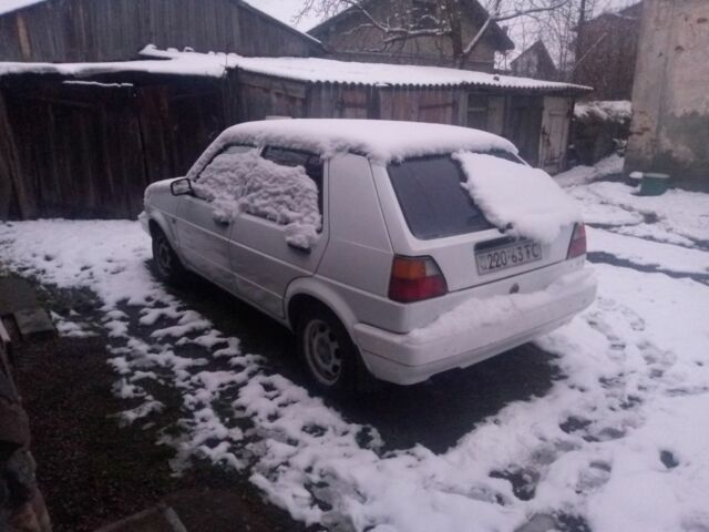 Белый Фольксваген Гольф, объемом двигателя 1.3 л и пробегом 170 тыс. км за 750 $, фото 1 на Automoto.ua