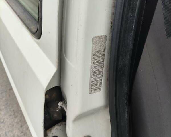 Белый Фольксваген Гольф, объемом двигателя 1.78 л и пробегом 230 тыс. км за 2800 $, фото 1 на Automoto.ua
