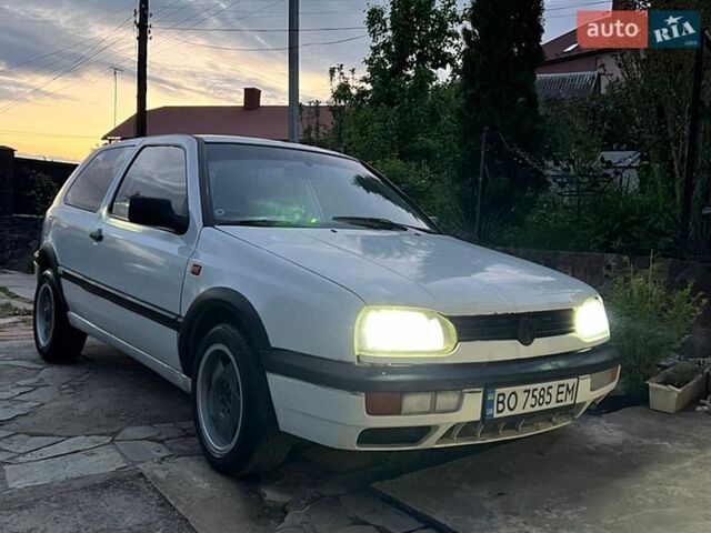 Белый Фольксваген Гольф, объемом двигателя 1.39 л и пробегом 299 тыс. км за 1400 $, фото 1 на Automoto.ua
