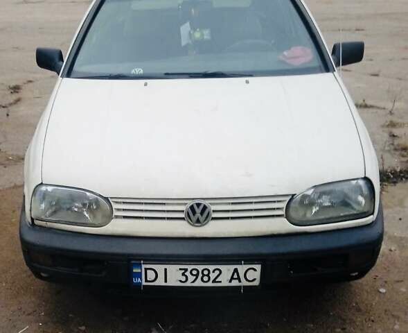 Белый Фольксваген Гольф, объемом двигателя 1.78 л и пробегом 200 тыс. км за 1250 $, фото 1 на Automoto.ua