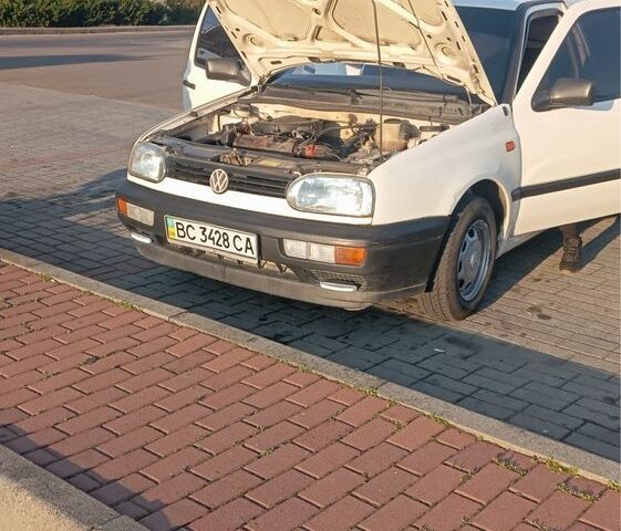 Білий Фольксваген Гольф, об'ємом двигуна 1.6 л та пробігом 260 тис. км за 1150 $, фото 1 на Automoto.ua