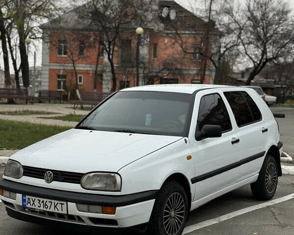 Белый Фольксваген Гольф, объемом двигателя 1.4 л и пробегом 247 тыс. км за 3200 $, фото 1 на Automoto.ua