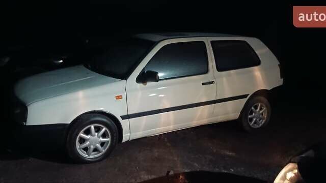 Білий Фольксваген Гольф, об'ємом двигуна 1.39 л та пробігом 135 тис. км за 2350 $, фото 1 на Automoto.ua