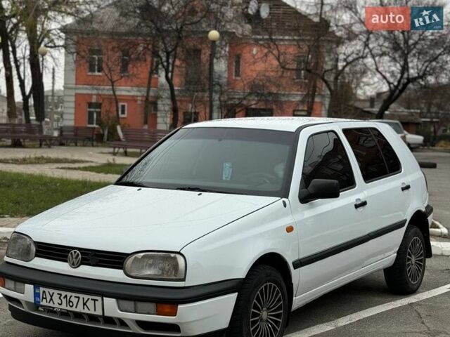 Белый Фольксваген Гольф, объемом двигателя 1.39 л и пробегом 270 тыс. км за 2600 $, фото 1 на Automoto.ua