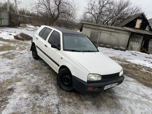 Білий Фольксваген Гольф, об'ємом двигуна 1.6 л та пробігом 200 тис. км за 1600 $, фото 1 на Automoto.ua