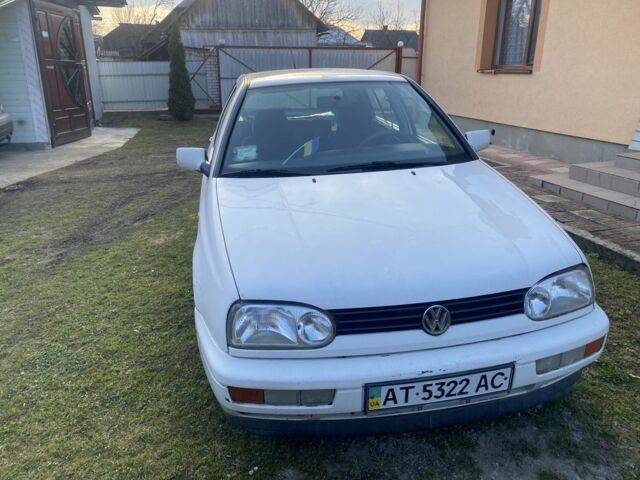 Белый Фольксваген Гольф, объемом двигателя 1.6 л и пробегом 171 тыс. км за 1750 $, фото 1 на Automoto.ua