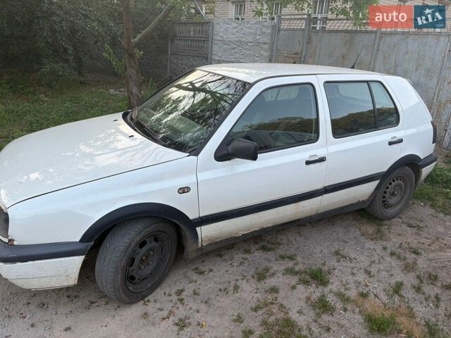 Белый Фольксваген Гольф, объемом двигателя 1.6 л и пробегом 145 тыс. км за 1200 $, фото 1 на Automoto.ua