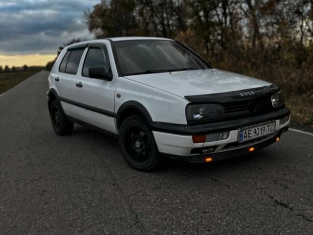 Белый Фольксваген Гольф, объемом двигателя 1.9 л и пробегом 600 тыс. км за 3500 $, фото 1 на Automoto.ua