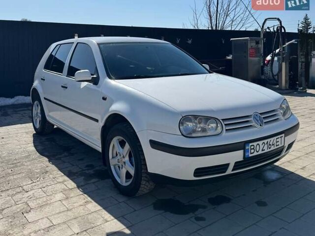 Белый Фольксваген Гольф, объемом двигателя 1.6 л и пробегом 319 тыс. км за 4300 $, фото 1 на Automoto.ua