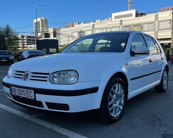 Білий Фольксваген Гольф, об'ємом двигуна 1.4 л та пробігом 226 тис. км за 4600 $, фото 1 на Automoto.ua