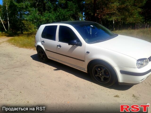 Белый Фольксваген Гольф, объемом двигателя 1.4 л и пробегом 352 тыс. км за 3950 $, фото 1 на Automoto.ua