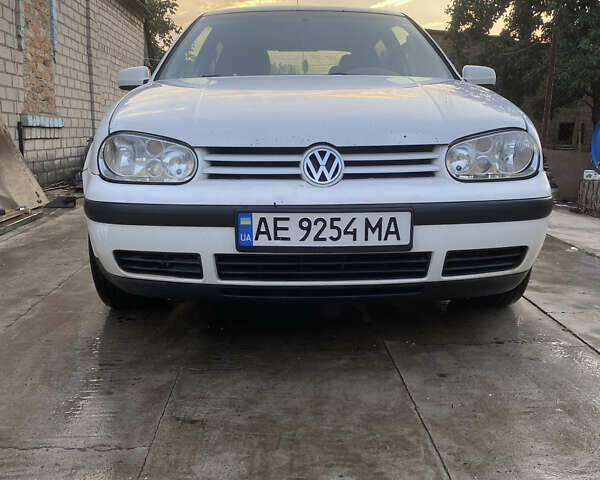 Білий Фольксваген Гольф, об'ємом двигуна 1.39 л та пробігом 330 тис. км за 3250 $, фото 1 на Automoto.ua