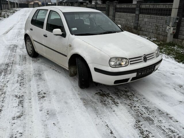 Белый Фольксваген Гольф, объемом двигателя 1.9 л и пробегом 250 тыс. км за 1750 $, фото 1 на Automoto.ua