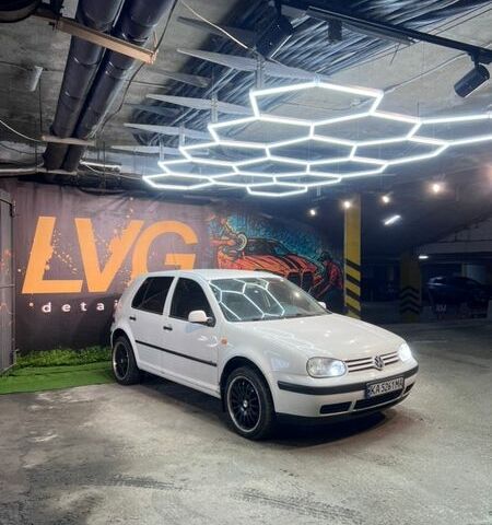 Білий Фольксваген Гольф, об'ємом двигуна 1.6 л та пробігом 350 тис. км за 2600 $, фото 1 на Automoto.ua