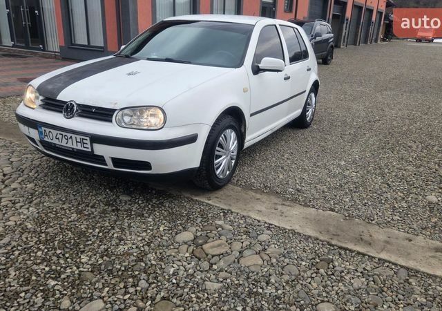 Белый Фольксваген Гольф, объемом двигателя 1.78 л и пробегом 252 тыс. км за 2250 $, фото 1 на Automoto.ua