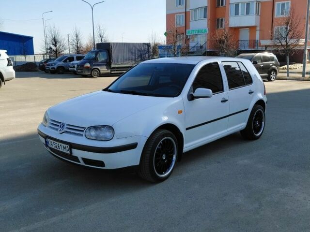 Білий Фольксваген Гольф, об'ємом двигуна 1.6 л та пробігом 300 тис. км за 3400 $, фото 1 на Automoto.ua