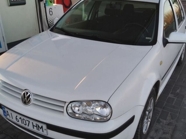 Белый Фольксваген Гольф, объемом двигателя 1.6 л и пробегом 207 тыс. км за 3000 $, фото 1 на Automoto.ua
