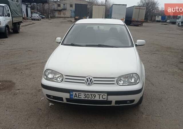 Белый Фольксваген Гольф, объемом двигателя 1.6 л и пробегом 298 тыс. км за 4200 $, фото 1 на Automoto.ua