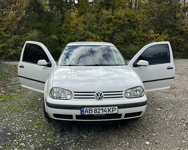 Фольксваген Гольф 2001 у Вінниці на Automoto.ua Білий Фольксваген Гольф, об'ємом двигуна 1.6 л та пробігом 220 тис. км за 5200 $, фото 1 на Automoto.ua