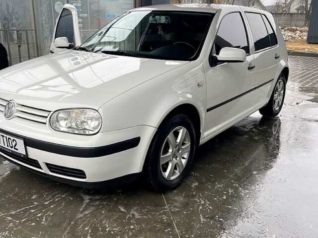 Белый Фольксваген Гольф, объемом двигателя 1.6 л и пробегом 366 тыс. км за 4300 $, фото 1 на Automoto.ua