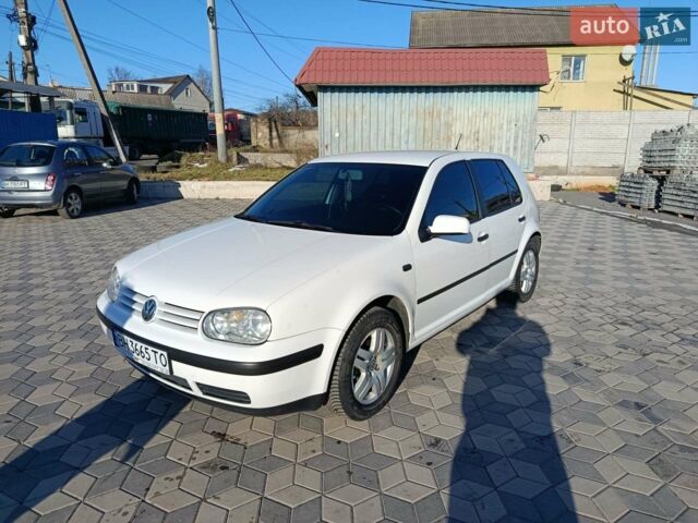 Білий Фольксваген Гольф, об'ємом двигуна 1.4 л та пробігом 307 тис. км за 4300 $, фото 1 на Automoto.ua