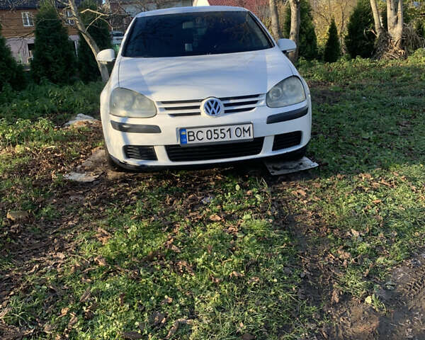 Белый Фольксваген Гольф, объемом двигателя 1.97 л и пробегом 290 тыс. км за 5300 $, фото 1 на Automoto.ua