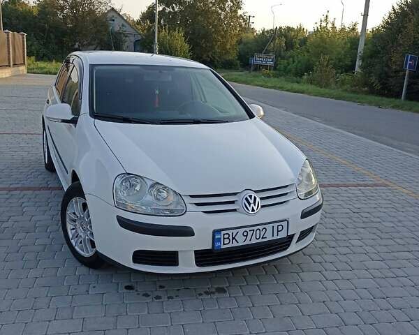 Белый Фольксваген Гольф, объемом двигателя 1.9 л и пробегом 390 тыс. км за 5600 $, фото 1 на Automoto.ua