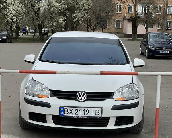 Білий Фольксваген Гольф, об'ємом двигуна 1.6 л та пробігом 280 тис. км за 4500 $, фото 1 на Automoto.ua